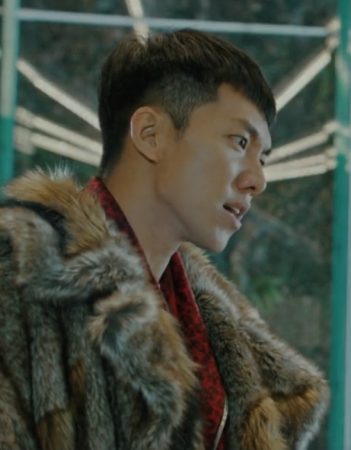Lee Seung Gi in the second fur coat