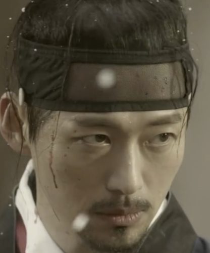 Nam Goong Min in the manggeon of a Joseon warrior with blood going down his face