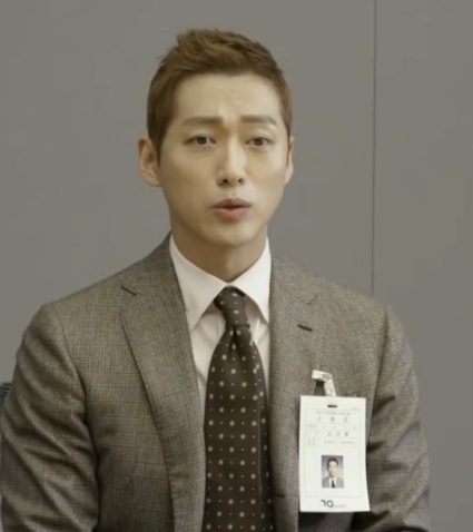 Nam Goong Min wearing a light brown single-breasted suit with a really wide tie